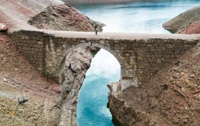 I ponti sommersi al Lago di Santa Giustina