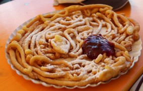 Strauben: Una Prelibatezza Dolce delle Dolomiti