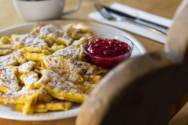 Kaiserschmarren dolce tipico delle Dolomiti