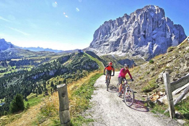Sellaronda in Mountain Bike