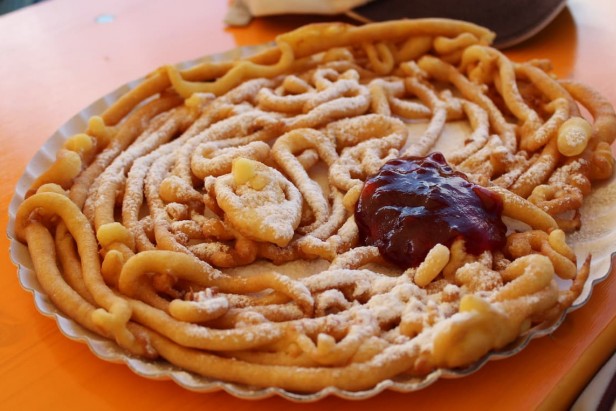 Strauben: Una Prelibatezza Dolce delle Dolomiti