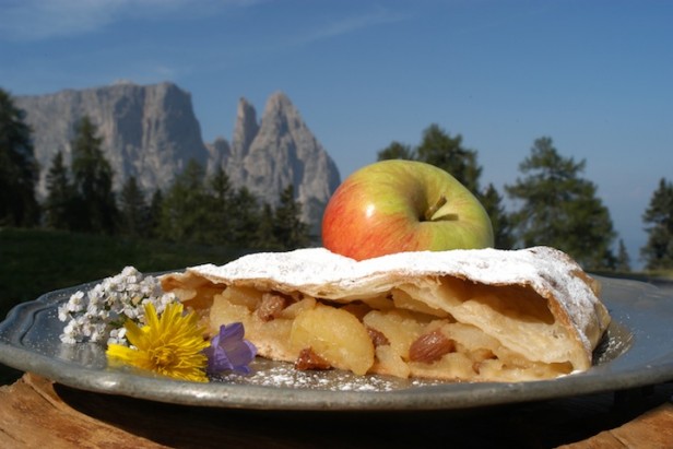 Lo strudel di Mele: Un dolce tipico delle Dolomiti
